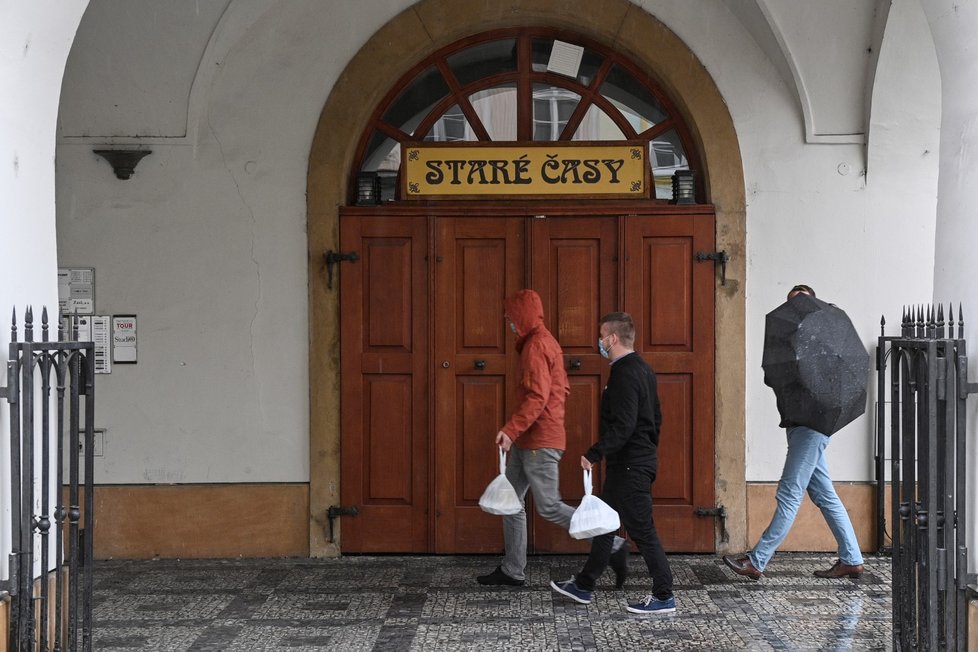 Od 14. října 2020 začala platit zpřísněná opatření proti šíření koronaviru. Uzavřely se restaurace a bary, do 20:00 budou moci fungovat výdejní okénka a hotelové restaurace pro hosty.