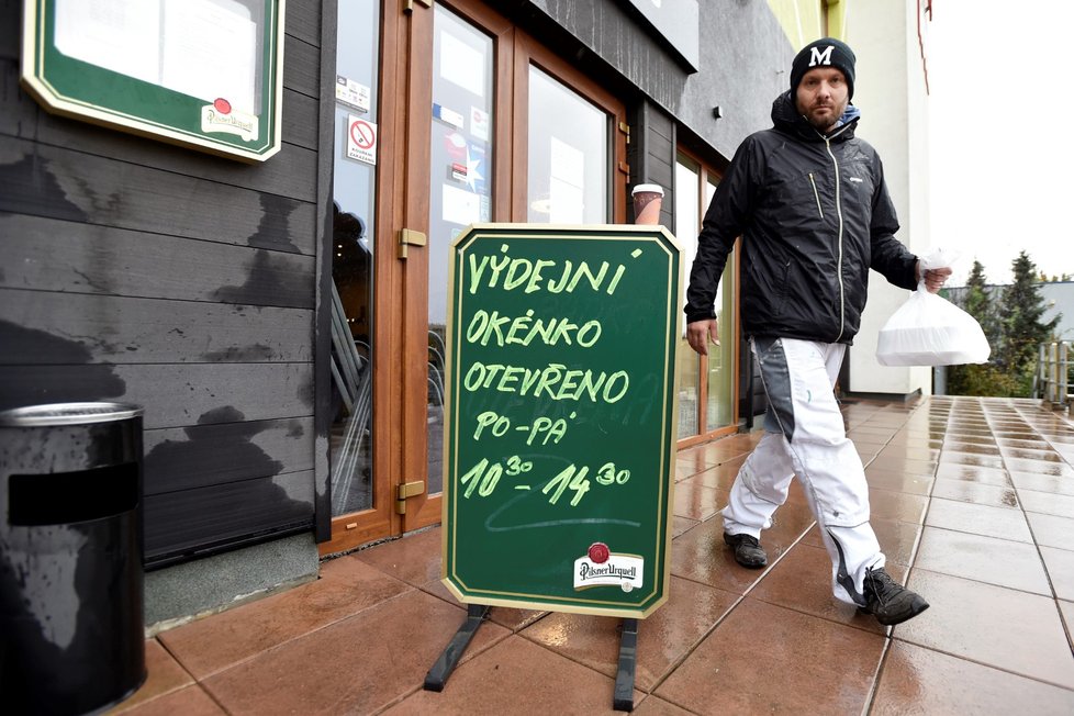 Od 14. října 2020 začala platit zpřísněná opatření proti šíření koronaviru. Uzavřely se restaurace a bary, do 20:00 budou moci fungovat výdejní okénka a hotelové restaurace pro hosty.