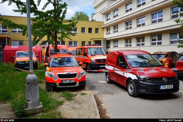 Hasiči Moravskoslezského kraje dekontaminují kvůli koronaviru Městskou nemocnici Ostrava.