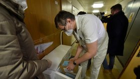 Do Fakultní nemocnice Ostrava (FNO) dorazila 13. ledna 2021 první dodávka vakcíny Moderna určené k očkování proti koronaviru.