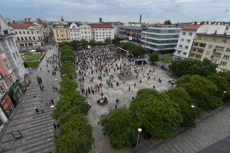 Lidé v Ostravě protestují proti chaotickému informování o koronaviru (20.7.2020)