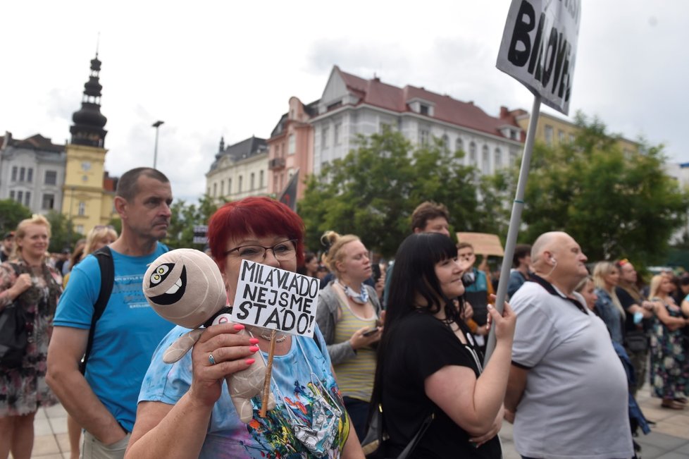 Lidé v Ostravě protestují proti chaotickému informování o koronaviru (20. 7. 2020)