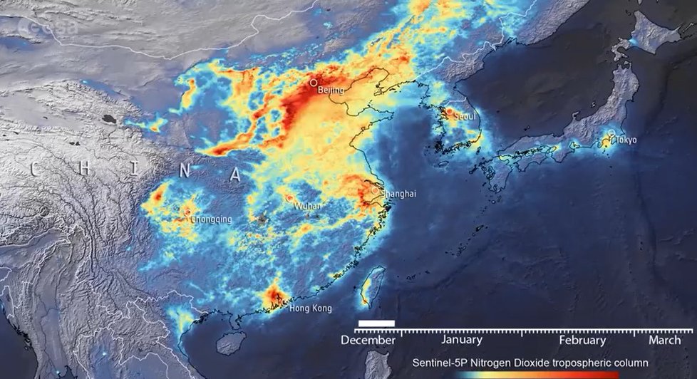 Satelitní snímky společnosti ESA ukazují, že už se Čína v březnu začala vracet „k normálu&#34; a oxid dusičitý se vrací zpět do nebes