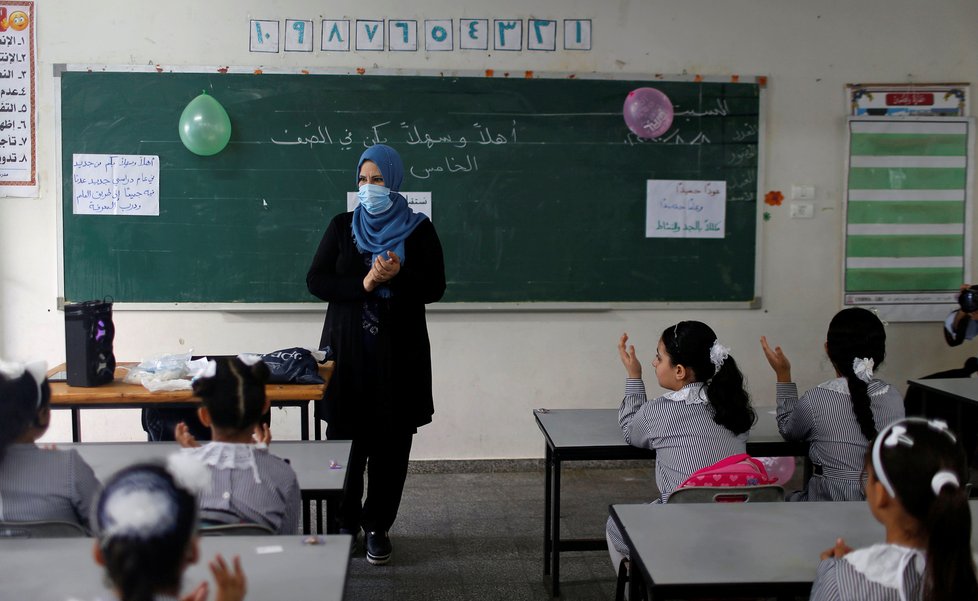 Koronavirus v Palestině: V Gaze i přes koronavirus zahájili nový školní rok, ve školách platí různá hygienická nařízení.