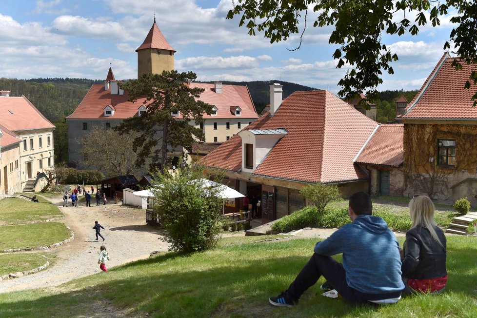 Koronavirus v ČR: Otevření venkovních expozic na hradu Veveří (8. 5. 2021)