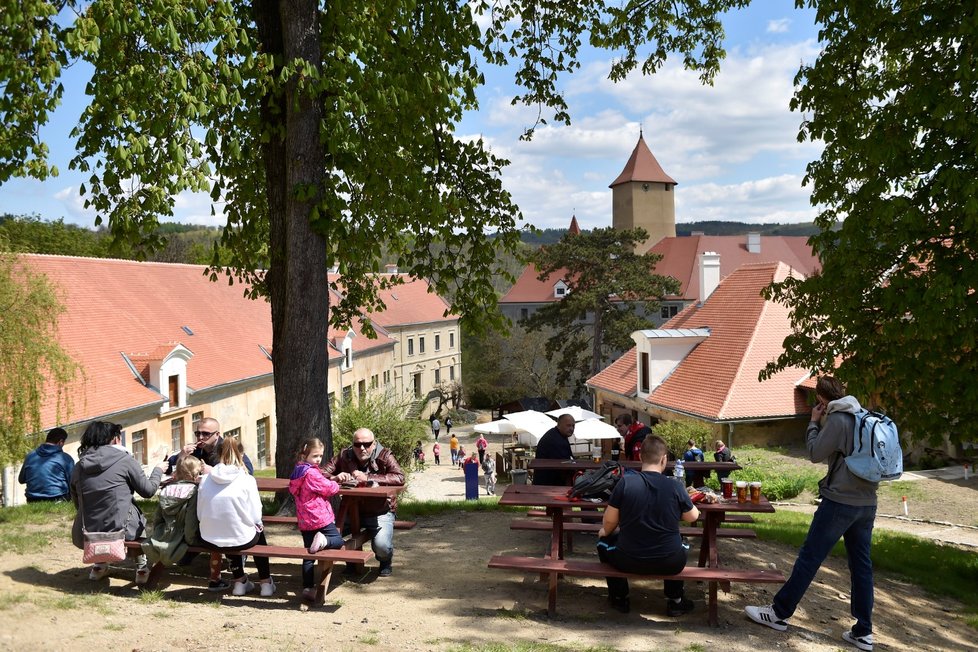 Koronavirus v ČR: Otevření venkovních expozic na Hradu Veveří (8.5.2021) Koronavirus v ČR: Otevření venkovních expozic na Hradu Veveří (8.5.2021)