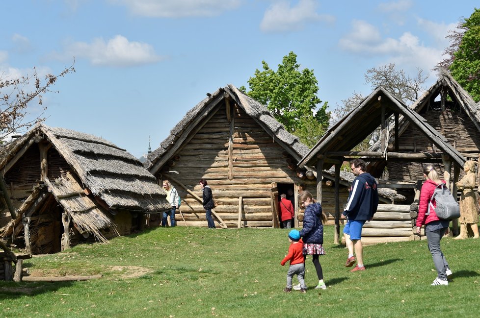 Koronavirus v ČR: Otevření venkovních expozic v archeoskanzenu Modrá na Uherskohradišťsku (8.5.2021)