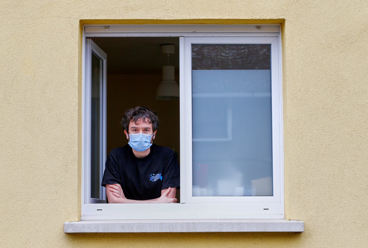Pandemie koronaviru děsí Evropu. Větrat však můžete dál, uklidňují lidi odborníci