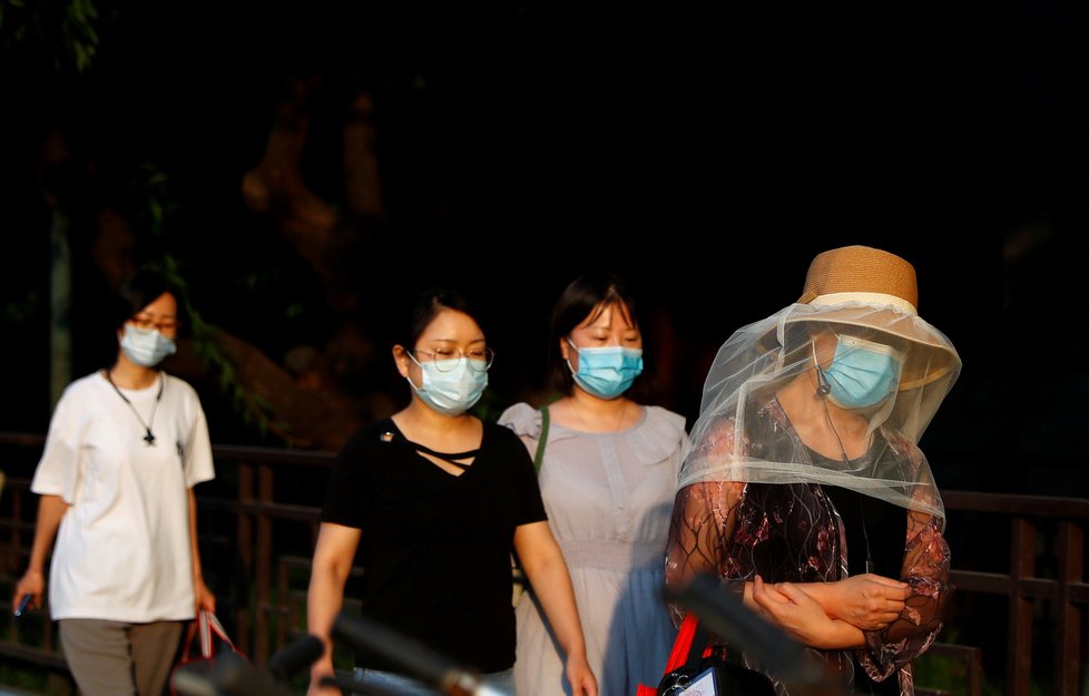 Čínský Peking bojuje s novou vlnou koronaviru (20. 06. 2020).