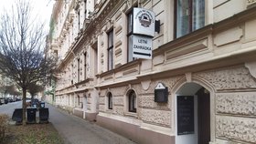 Vylidněná Jiráskova ulice v Brně. Momentálně na ní vaří jídla jen Kováč, zbylé podniky odstřelil koronavirus.