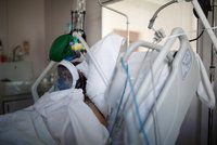 Lůžka v pražských nemocnicích dochází. Těžkých případů je nejvíce od začátku pandemie