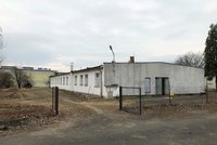 Stany, teplá voda, toalety i jídlo: Plzeň zřídí v bývalých kasárnách zázemí pro bezdomovce