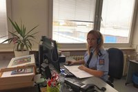 Policistka Lenka (40) vyměnila svodky za trasování: Stovky hovorů, osm perných hodin denně