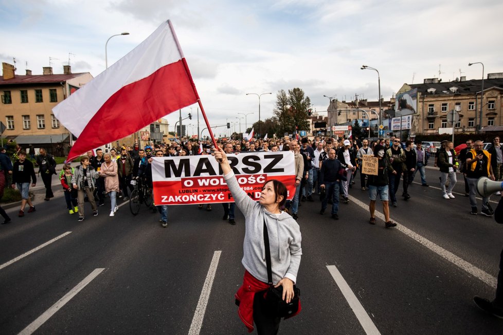 Demonstrace proti koronavirovým opatřením v Polsku