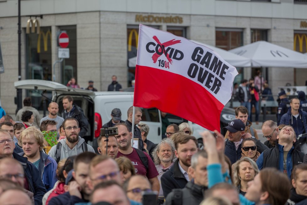 Demonstrace proti koronavirovým opatřením v Polsku