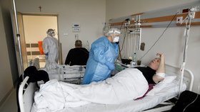 Boj s koronavirem v nemocnici v Krakově.
