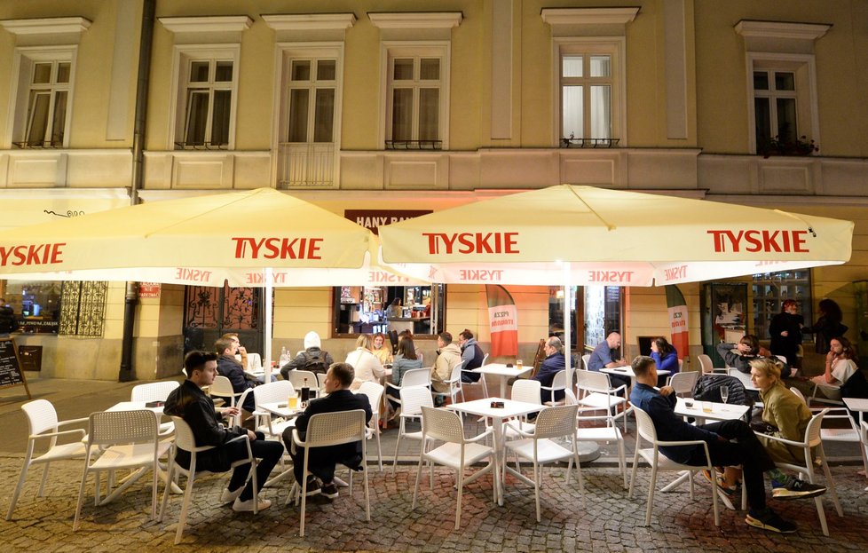 V Polsku otevřely zahrádky restaurací.
