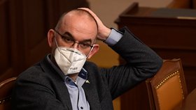 Ministr zdravotnictví Jan Blatný na jednání Poslanecké sněmovny o prodloužení nouzového stavu (11. 2. 2021)