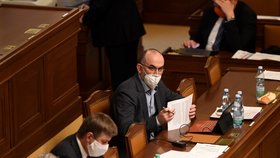 Ministr zdravotnictví Jan Blatný na jednání Poslanecké sněmovny o prodloužení nouzového stavu. (11.2.2021)