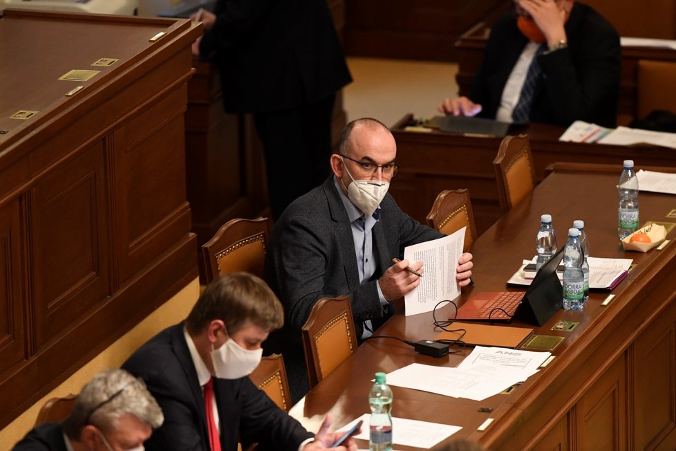 Ministr zdravotnictví Jan Blatný na jednání Poslanecké sněmovny o prodloužení nouzového stavu. (11.2.2021)