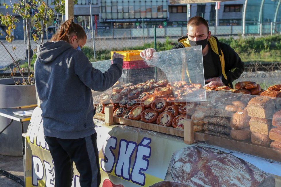 20. 4. se znovu otevřely za bezpečnostních opatření farmářské trhy.