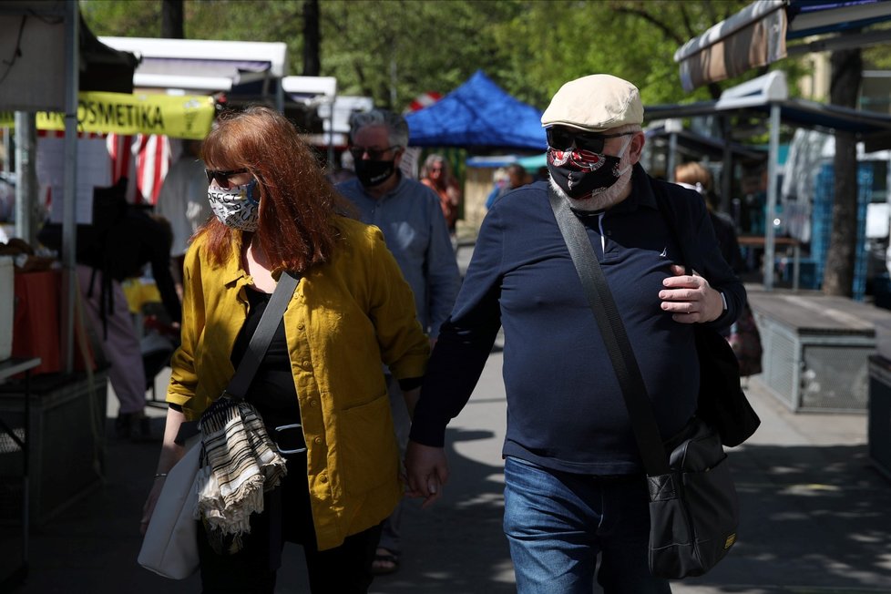 Česko v době pandemie: Trhy jsou již otevřené, lidé tráví čas venku (24. 4. 2020).