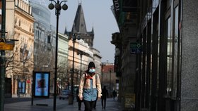 Pražané respektují nařízení vlády a zůstávají doma. Praha je tak i díky chybějícím turistům liduprázdná.