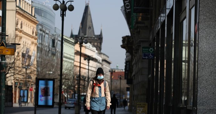 Pražané respektují nařízení vlády a zůstávají doma. Praha je tak i díky chybějícím turistům liduprázdná.