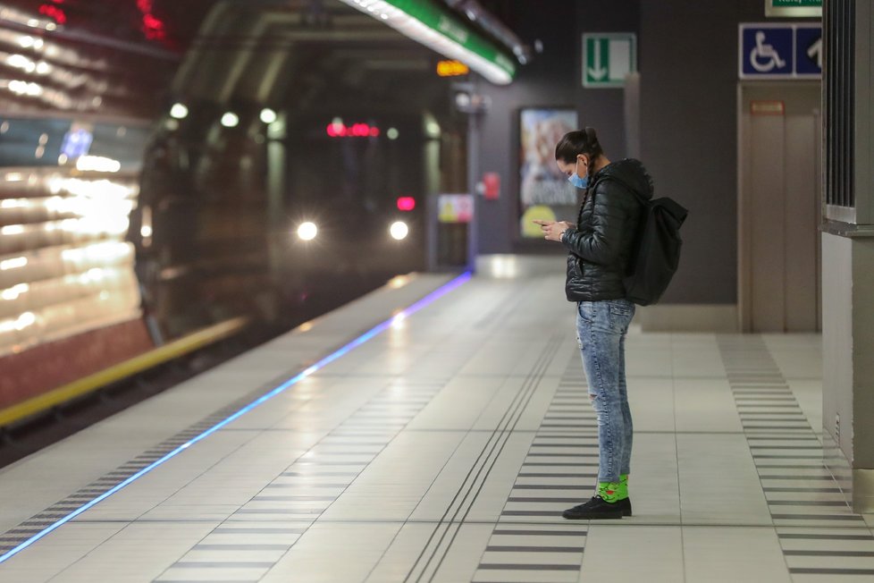 Pražané respektují nařízení vlády a zůstávají doma. Praha je tak i díky chybějícím turistům liduprázdná