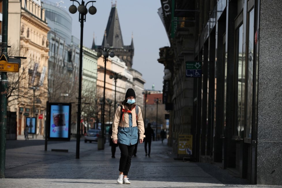 Pražané respektují nařízení vlády a zůstávají doma. Praha je tak i díky chybějícím turistům liduprázdná.