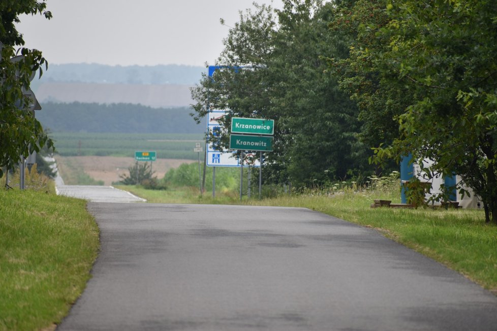 Hranice mezi Chuchelnou u nás a Krzanowicemi v Polsku.