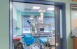 Fakultní nemocnice Brno se připravuje na pondělní přijetí šesti pacientů z Francie s vážným průběhem nemoci COVID-19 napojených na umělou plicní ventilaci.