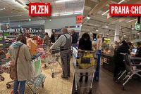 Zákaz nedělního prodeje v praxi: Češi vzali krámy útokem. Fronty u pokladen a tlačenice