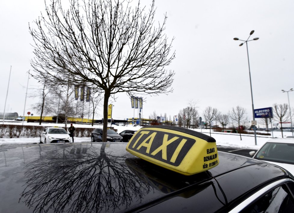 Taxikáři v pražských Čestlicích.