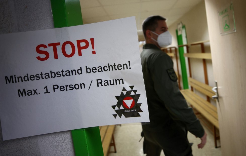 S testováním pomáhá v Rakousku armáda. S testováním pomáhá v Rakousku armáda.