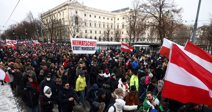 Protest proti vládním opatřením ve Vídni