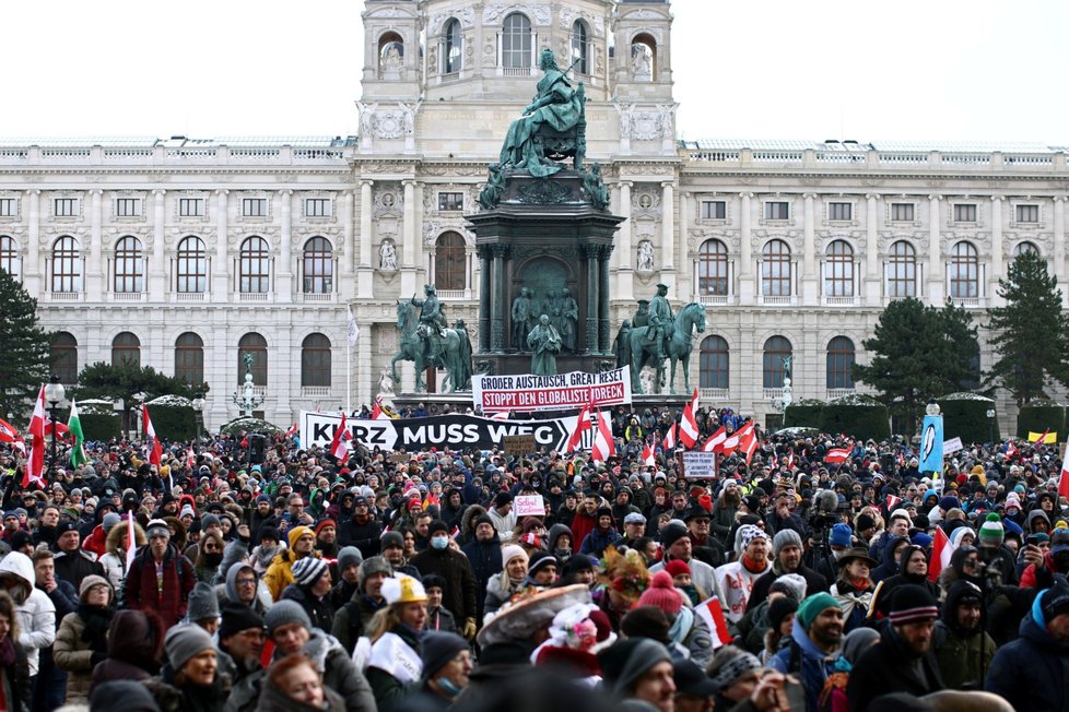 Protest proti vládním opatřením ve Vídni