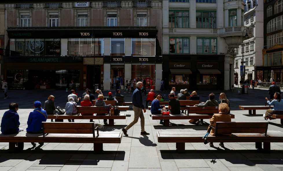 V Rakousku se otevřela obchodní centra a kadeřnické a kosmetické salony (3. 5. 2020)