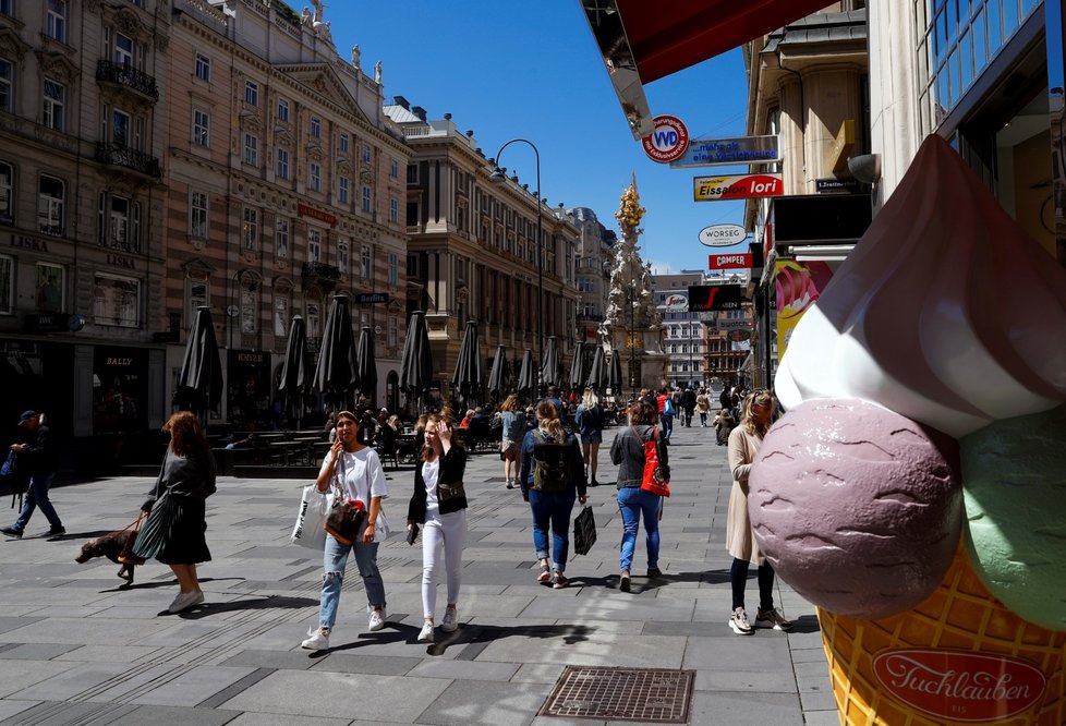 V Rakousku se otevřela obchodní centra a kadeřnické a kosmetické salony (3. 5. 2020)