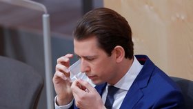 Rakouský kancléř Kurz zvažuje uvolnění restrikcí, (6. 4. 2020).