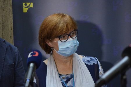 Tisková konference ministerstva zdravotnictví. Účastnila se hlavní hygienička Jarmila Rážová. (3.8.2020)