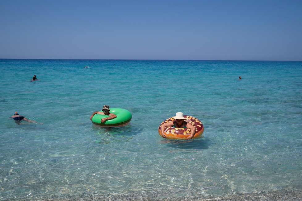 Turisté na ostrově Lefkada.