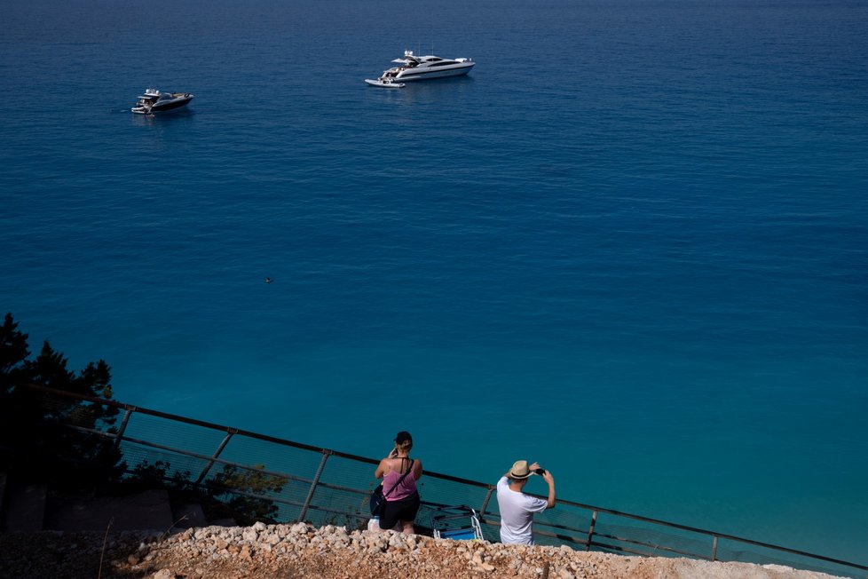 Turisté na ostrově Lefkada.
