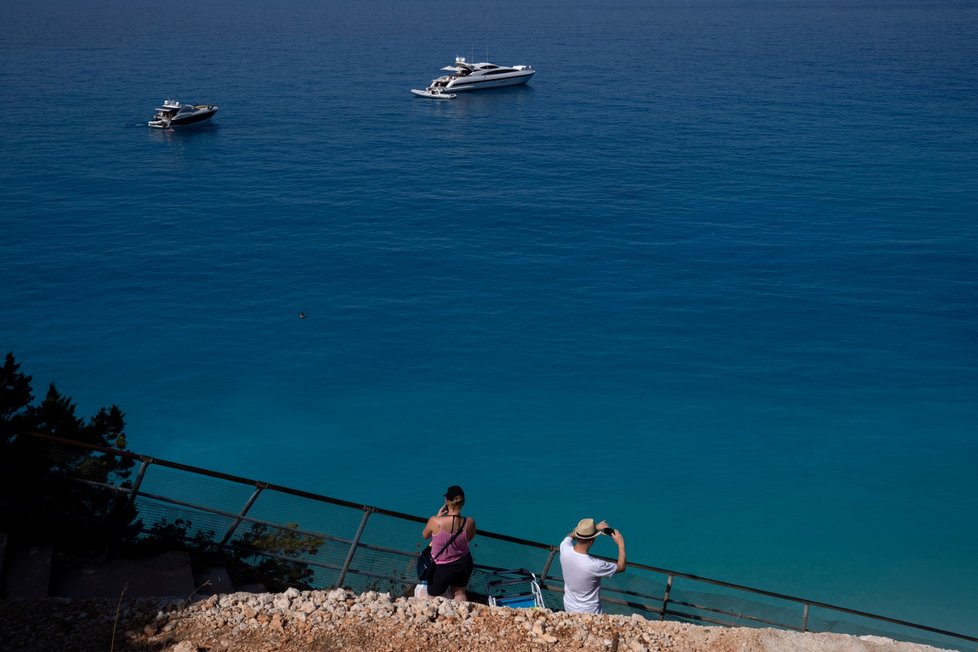 Turisté si užívají dovolenou na ostrově Lefkada.