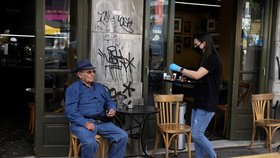V Řecku po deseti týdnech otevřely restaurace, kavárny a bary. (25.5.2020)