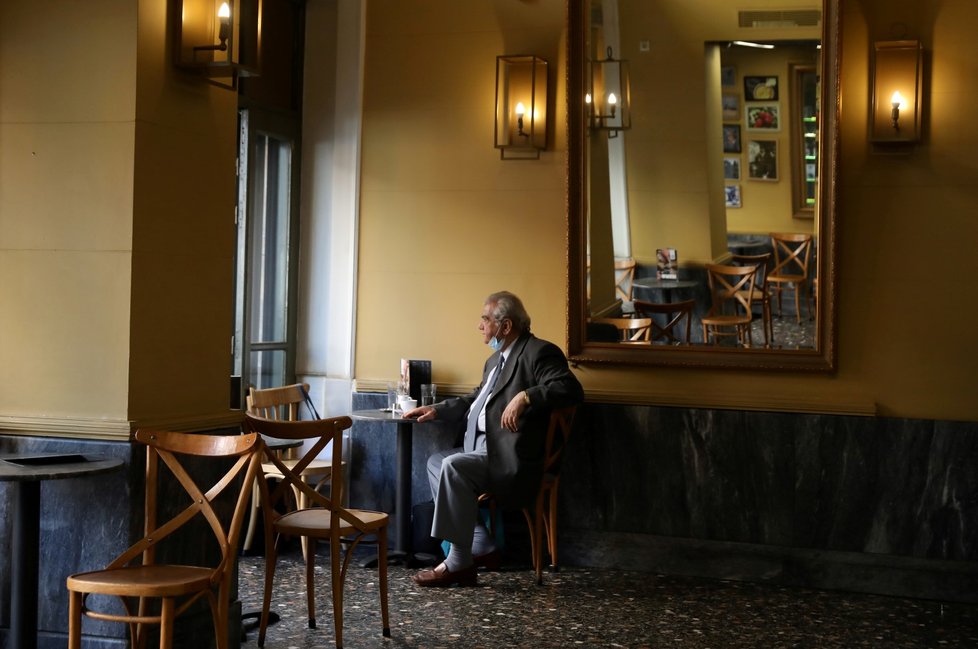 V Řecku po deseti týdnech otevřely restaurace, kavárny a bary. (25.5.2020)