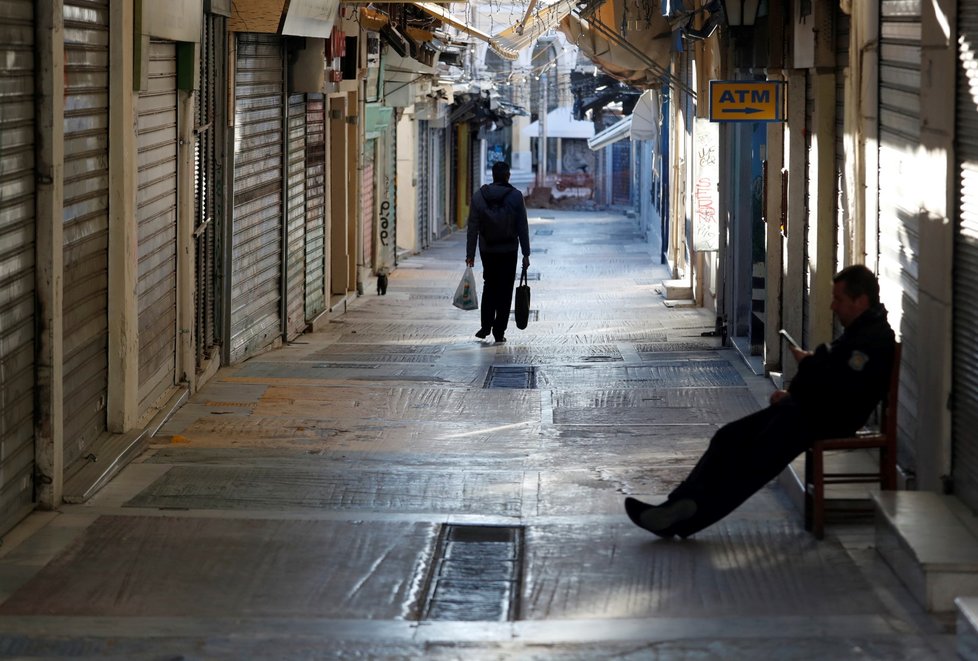 Prázdné ulice v Aténách