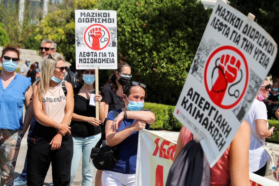 V Řecku lidé protestují proti povinnému očkování