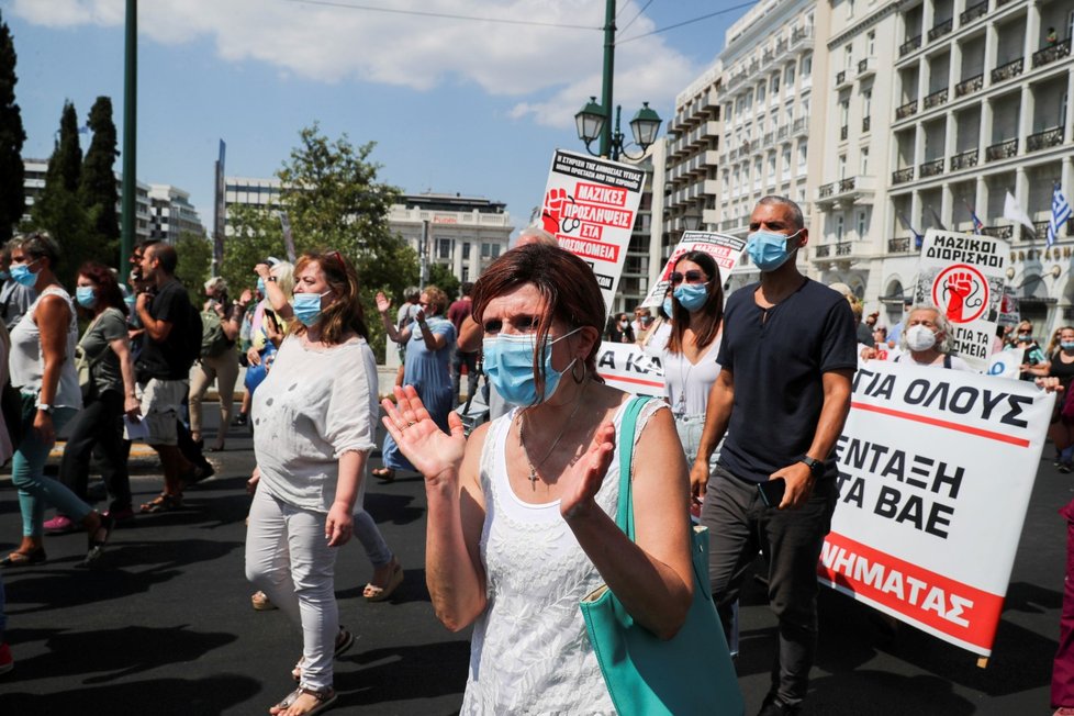 V Řecku lidé protestují proti povinnému očkování