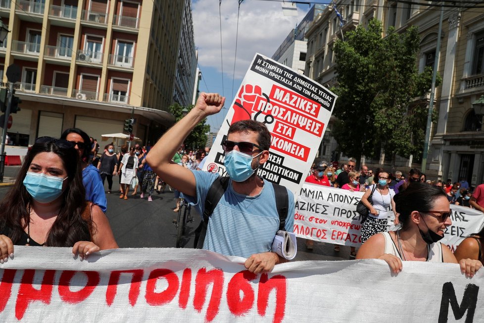 V Řecku lidé protestují proti povinnému očkování